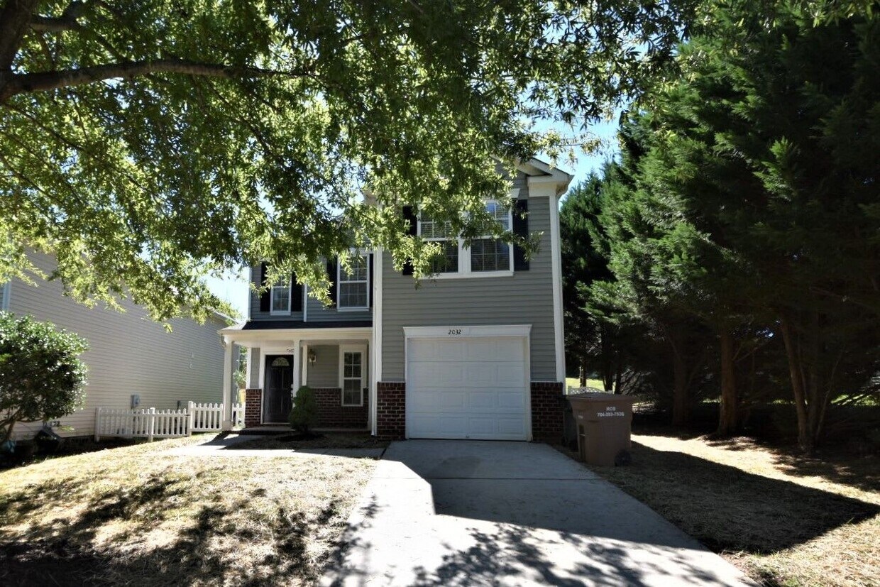 Foto principal - 2032 Dunsmore Ln