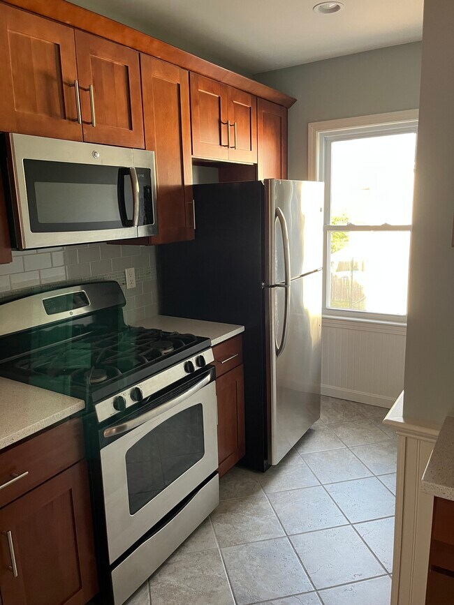 445 Wood St Unit Second floor, New Bedford, MA 02745 Apartments in