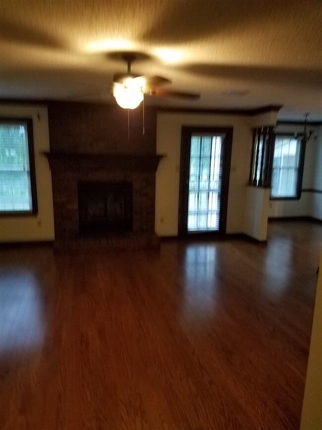 Building Photo - 225 Fisherville Rd