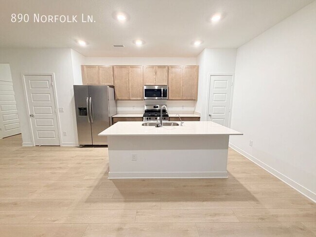 Foto del edificio - 890 Norfolk Ln