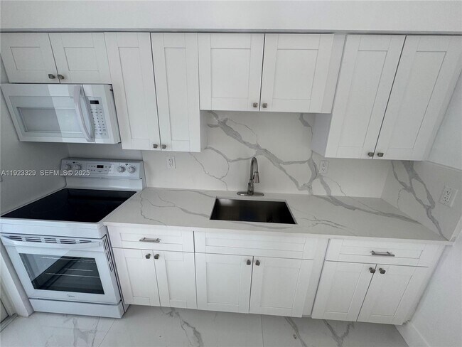 Foto del edificio - 801 NW 109th St