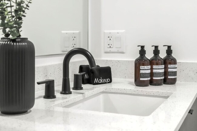 Building Photo - 1704 N 17th St