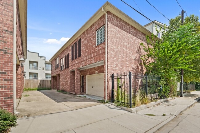 Building Photo - 3410 Honsinger St