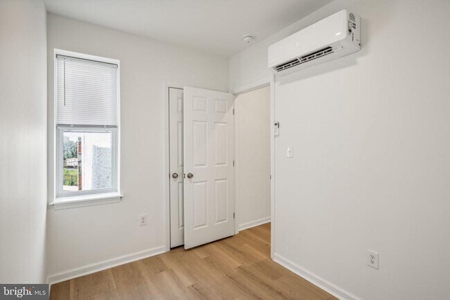 Foto del edificio - 321 E Lehigh Ave