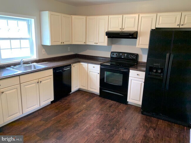 Foto del edificio - 10802 Henderson Rd