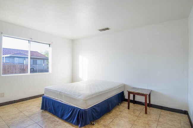 Foto del edificio - 6686 Palo Verde Ave