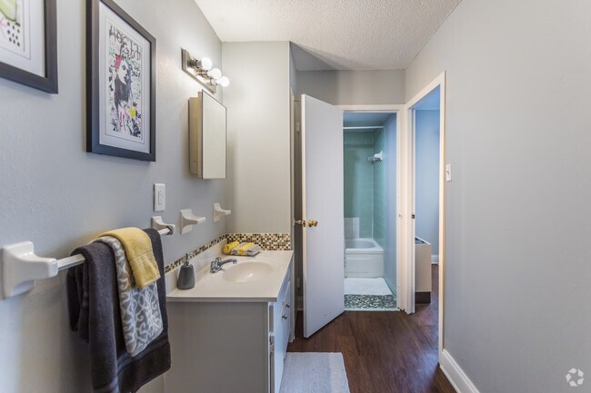 1HAB, 1BA - 550 ft² - Helix at the District - Utilities Included