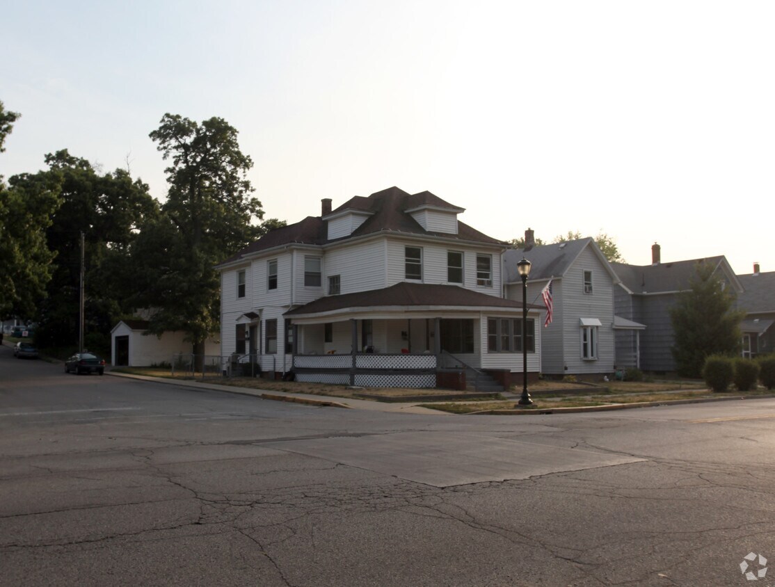 Primary Photo - 536 W Mishawaka Ave