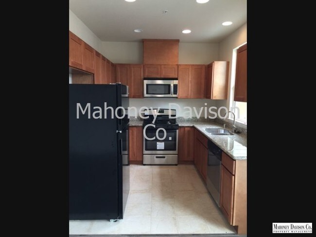 Foto del edificio - Like new, blt in 2016,3 bdrm/2.5 ba 1385 s...