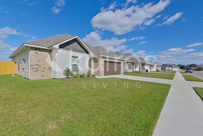 Building Photo - 102 Hendrix Rd