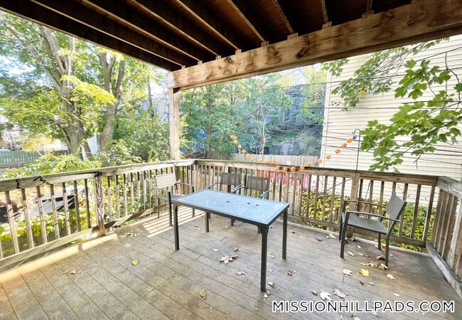 Building Photo - 1578 Tremont St