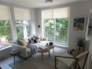 Building Photo - 1716 Napier St