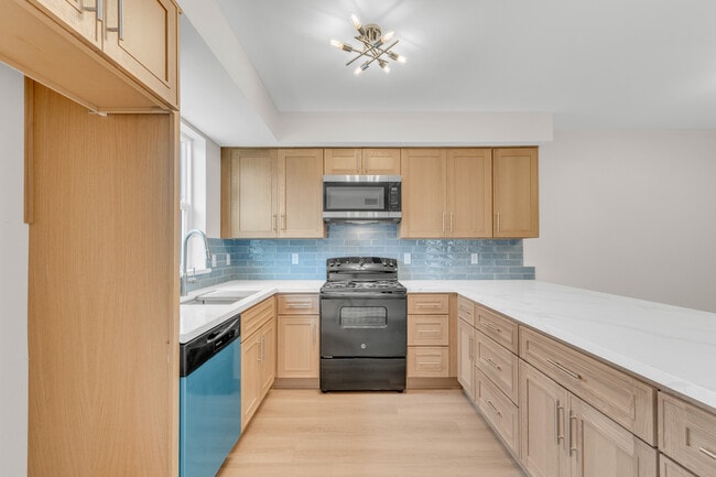 Foto del edificio - 7134 Yarmouth Ave
