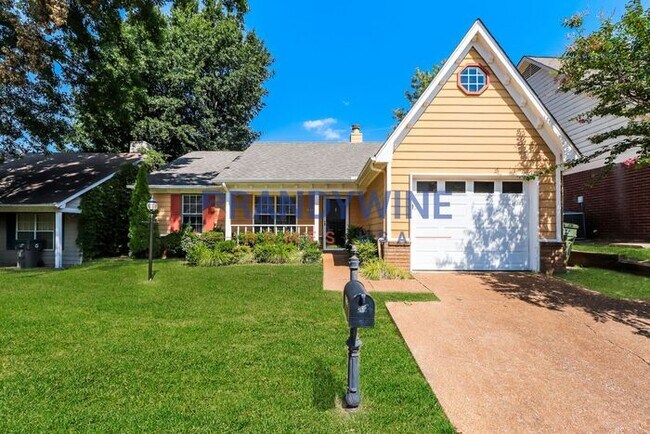 Building Photo - 1 MONTH FREE RENT! No Application Fees! Mo...