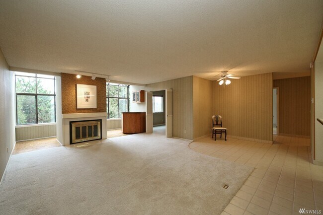 Building Photo - 7600 SE 29th St