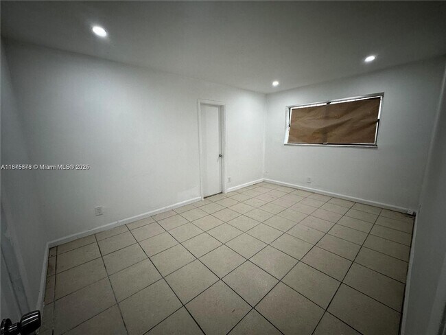 Building Photo - 2481 NW 13th Ct