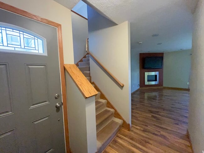 Building Photo - 817 Jack Russell Ave