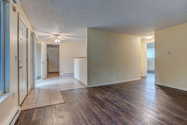 Building Photo - Spacious 2 Bed 1 Bath In Quiet Community