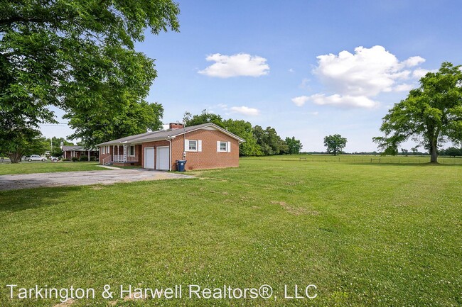 Building Photo - 3 br, 2.5 bath House - 660 West Main Street