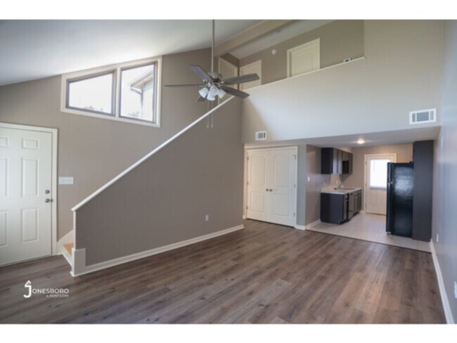 Foto del edificio - Lakeview Cove Apartments: NEWLY REMODELED