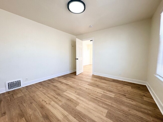 Foto del edificio - 1715 Marshall St