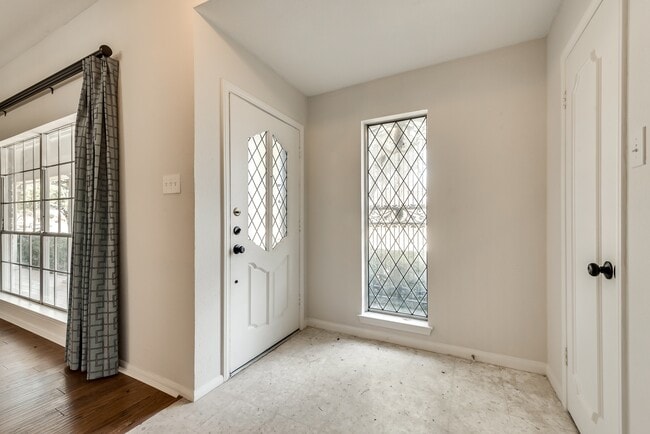 Building Photo - Overton Park Duplex!