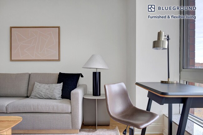 Building Photo - 215 E 96th St