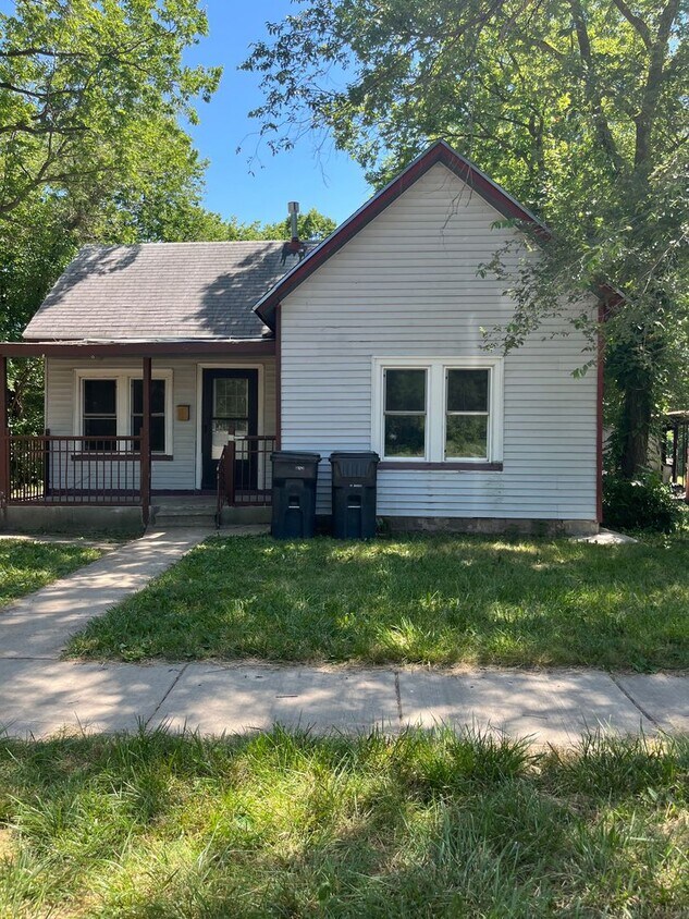 Foto principal - $795 - 2 bed 1 bath - Single Family Home