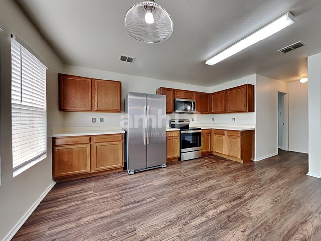 Building Photo - 5216 Lava Rock Dr