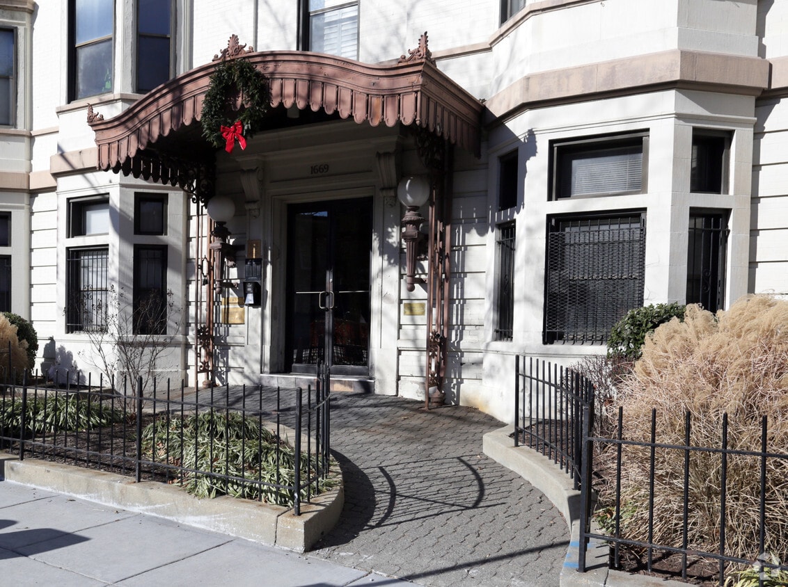 Building Photo - 1669 Columbia Rd NW