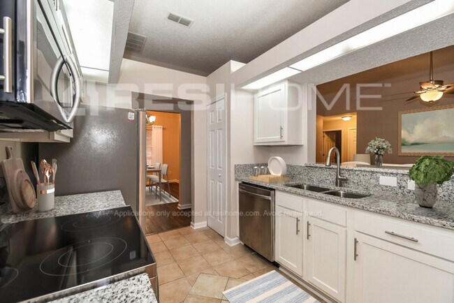 Foto del edificio - 11810 Cherry Bark Dr W