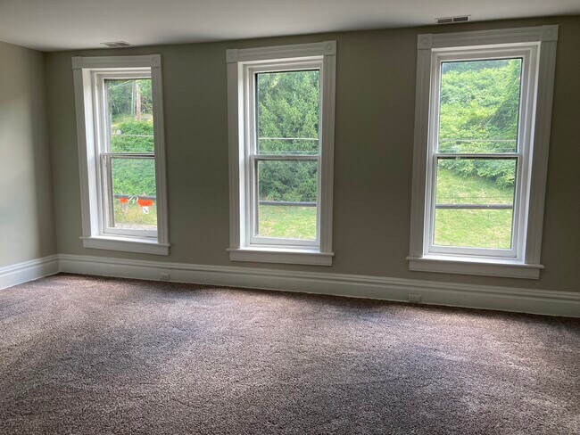 Living Room - 807 Market St