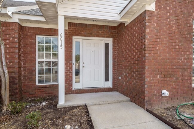 Foto del edificio - Charming and Newly Renovated 3 Bedroom 2 Bath Home Available Now!