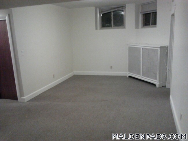 Building Photo - 86 Maple St