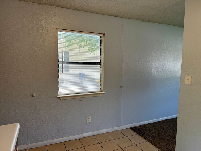 Building Photo - 2 bed 1 bath home in Hillcrest!