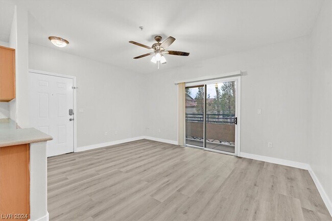 Building Photo - 2291 W Horizon Ridge Pkwy