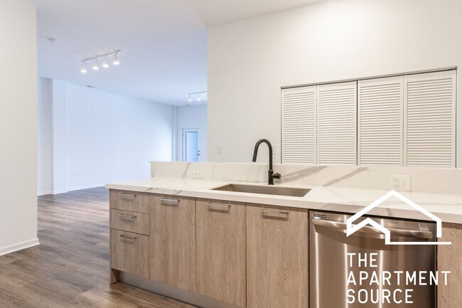 Foto del edificio - South Loop 3 bed 2 bath -- Updated Kitchen, HUGE Floorplan