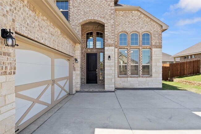 Building Photo - 1105 Whispering Hl Dr