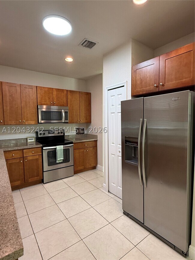 Foto del edificio - 9762 NW 8th St