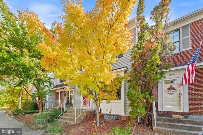 Building Photo - 8605 Western Oak Dr