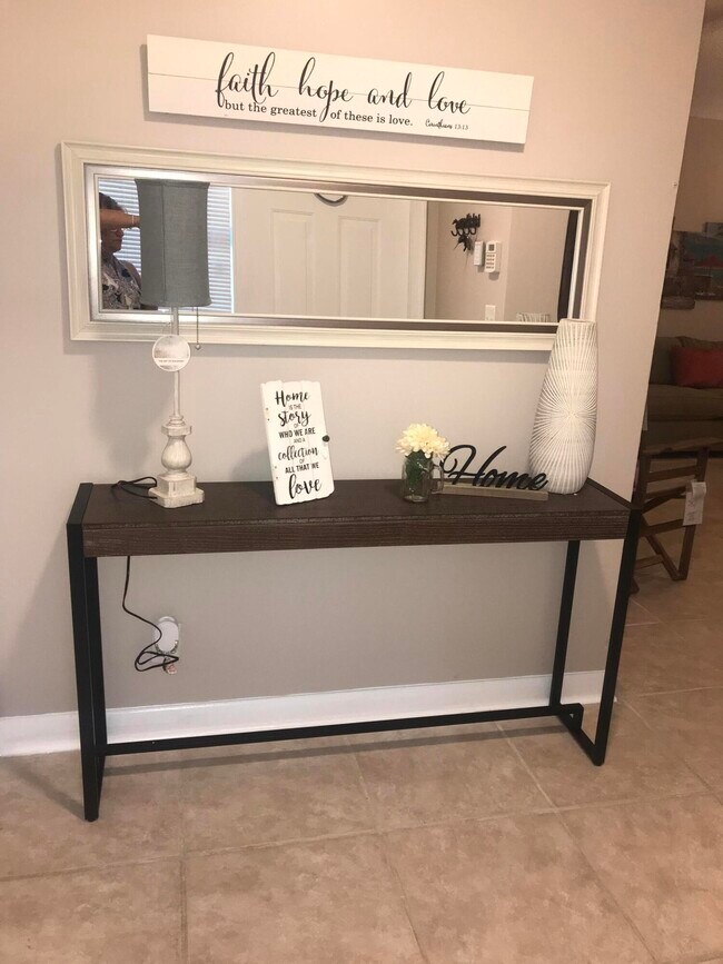 Foto del edificio - 1739 Shoreside Cir