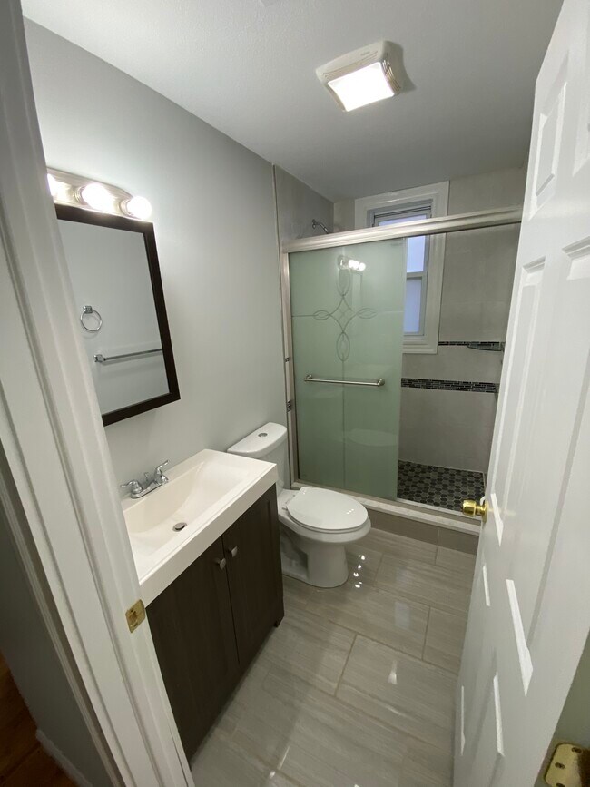 Building Photo - 13 Hendry St