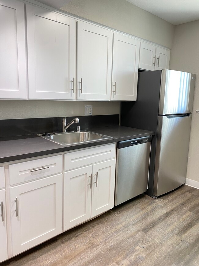 Kitchen - Oakpoint Apartments