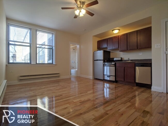 Building Photo - 818 W Diversey Pky