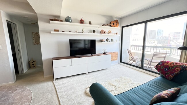 amazing natural light! - 601 Van Ness Ave