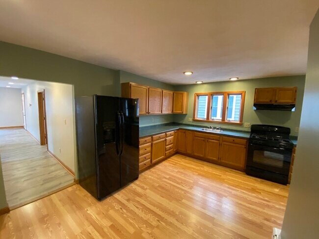Building Photo - 36 Upham St