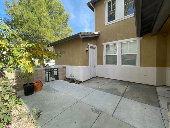 Building Photo - Spacious 5-Bedroom Home with Upgrades in G...