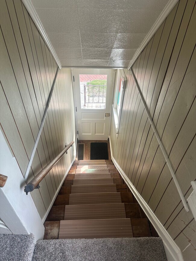 Foto del edificio - 71 1/2 Flory Ave