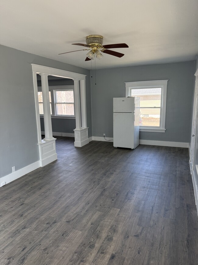 Building Photo - 2239 N Sheridan Rd