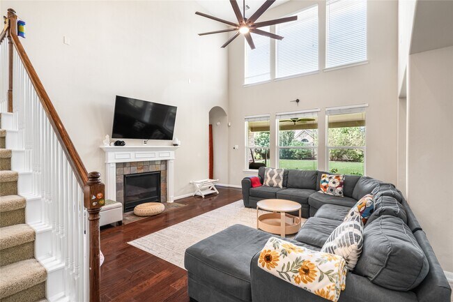 Foto del edificio - 6819 Lavington Way